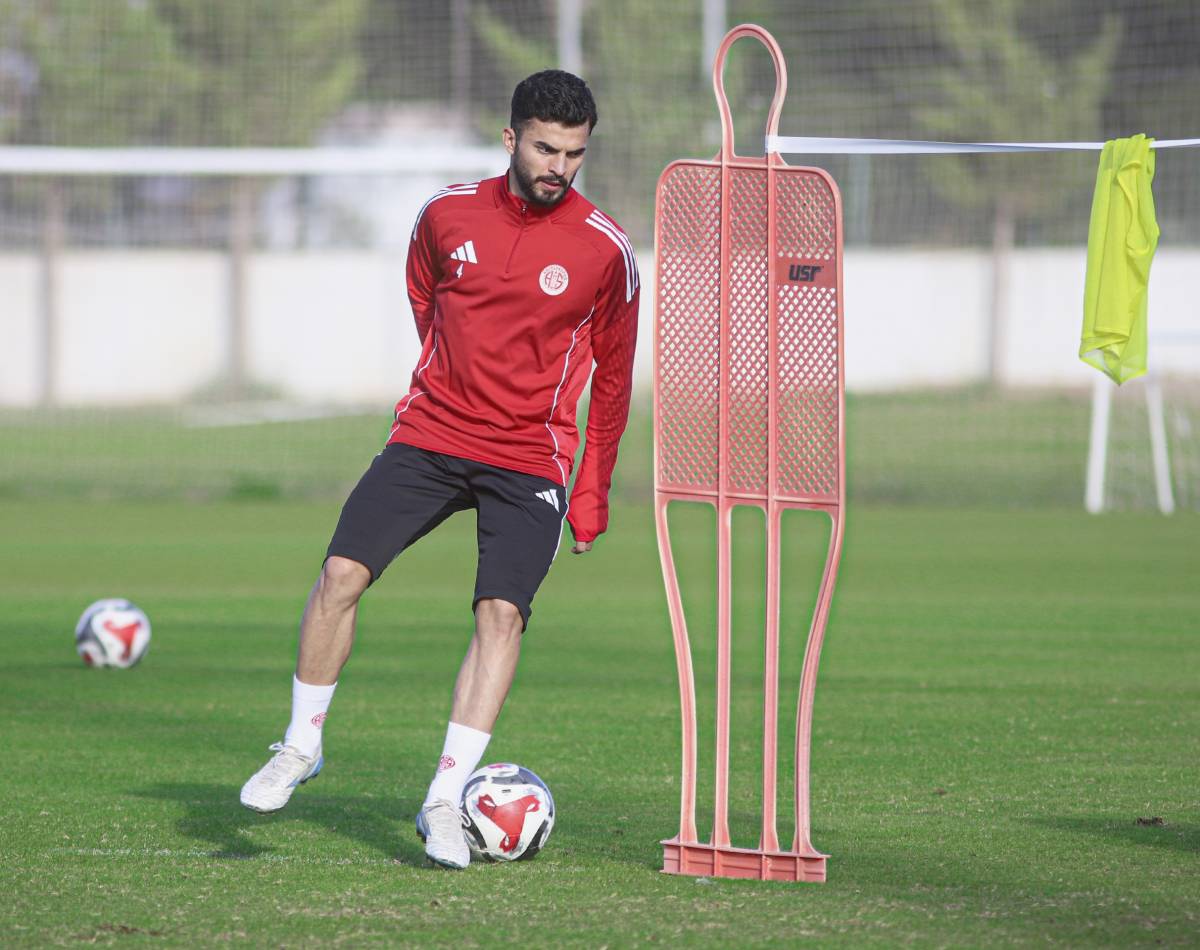 Akdeniz’de derbi zamanı! Alanyaspor evinde Antalyaspor’u ağırlıyor
