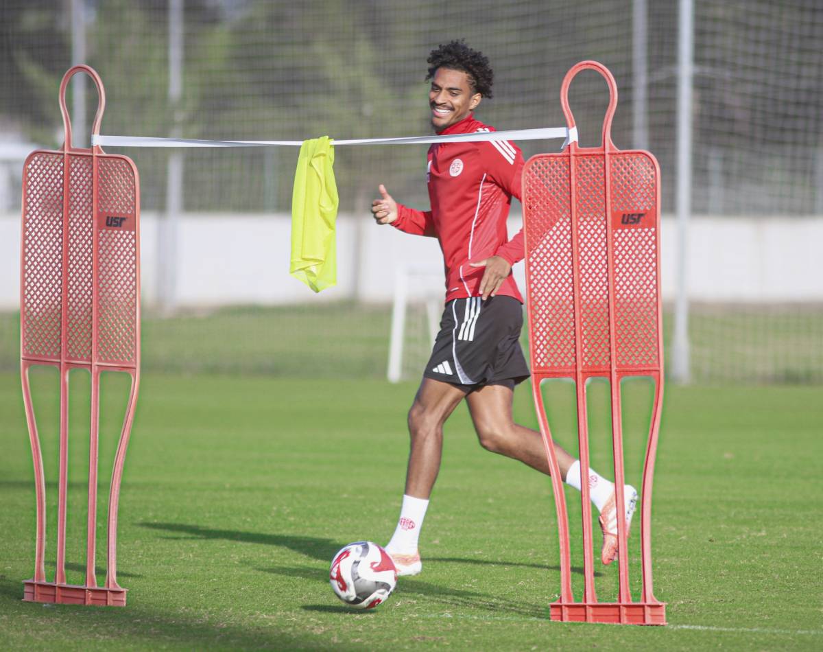 Akdeniz’de derbi zamanı! Alanyaspor evinde Antalyaspor’u ağırlıyor