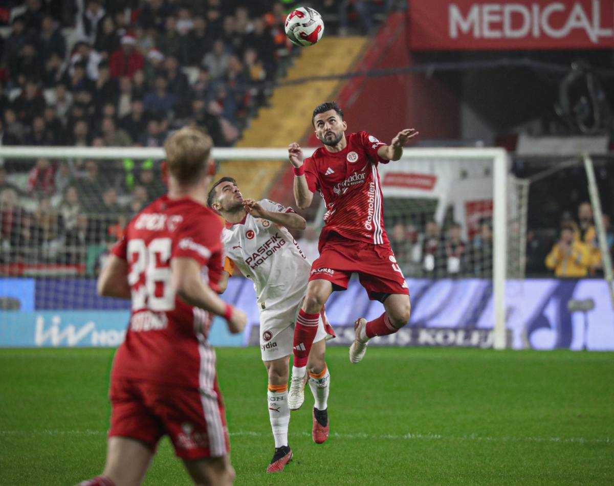 Antalyaspor’da kara bulutlar devam ediyor! Antalyaspor: 1 – Galatasaray: 4