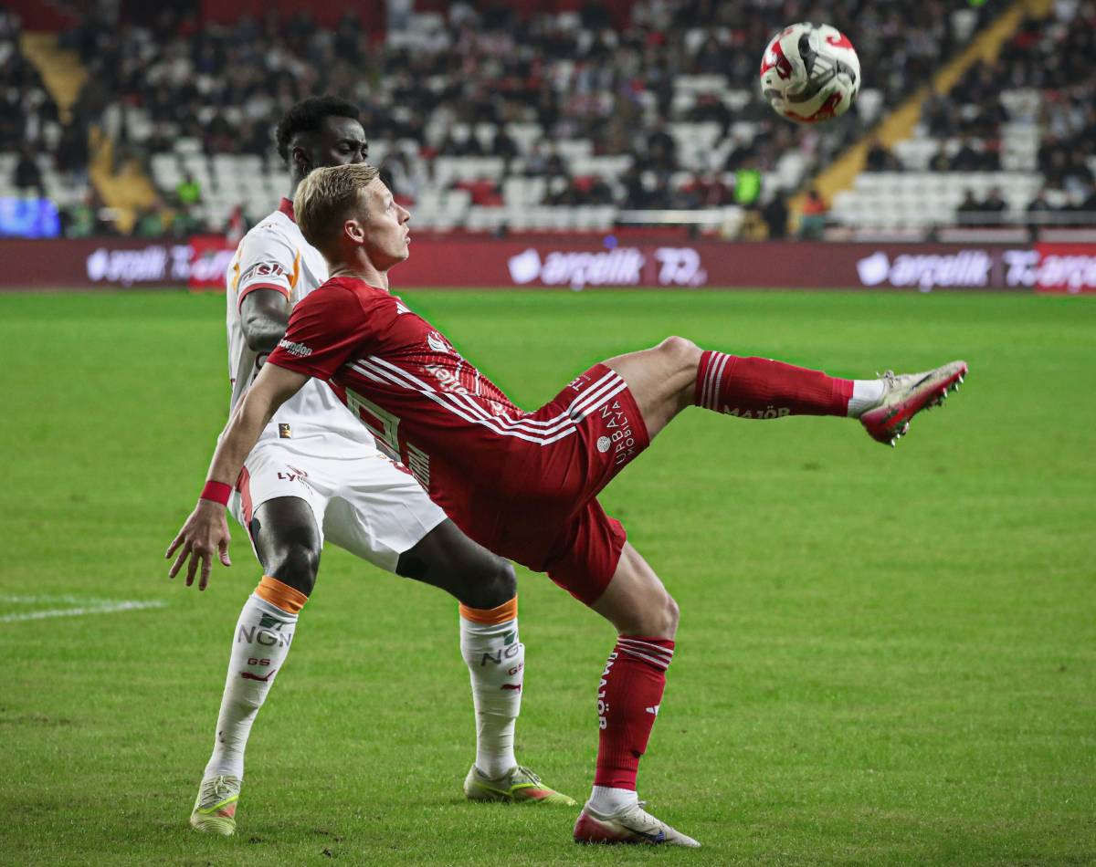 Antalyaspor’da kara bulutlar devam ediyor! Antalyaspor: 1 – Galatasaray: 4