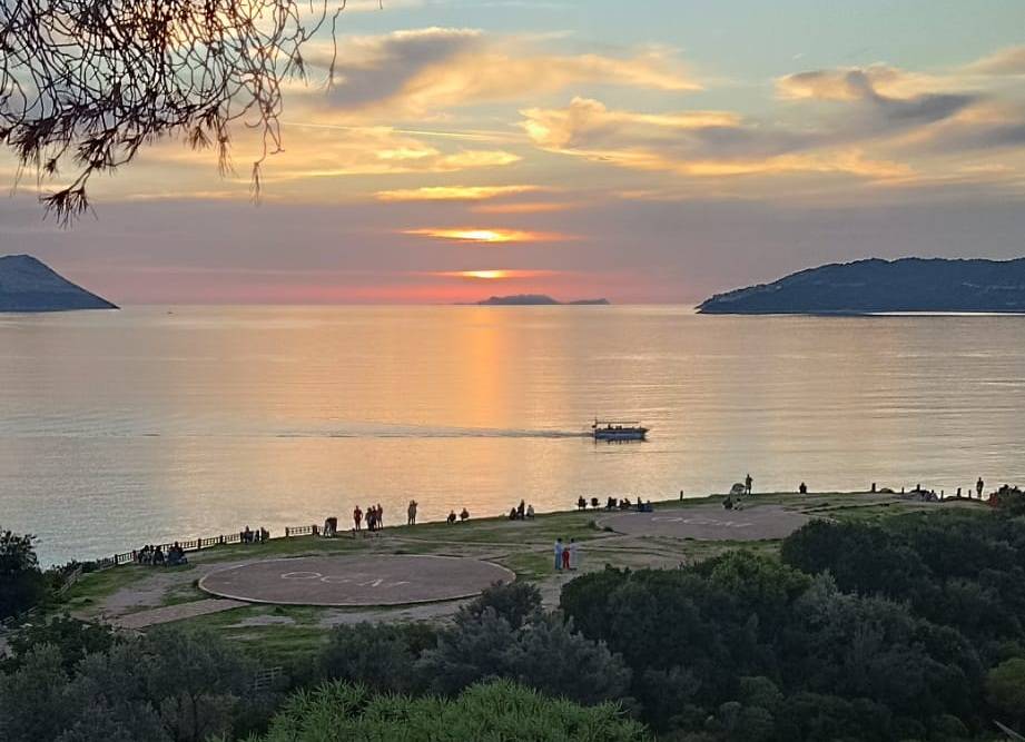 Kaş'ta yaz aylarını aratmayacak hafta sonu!