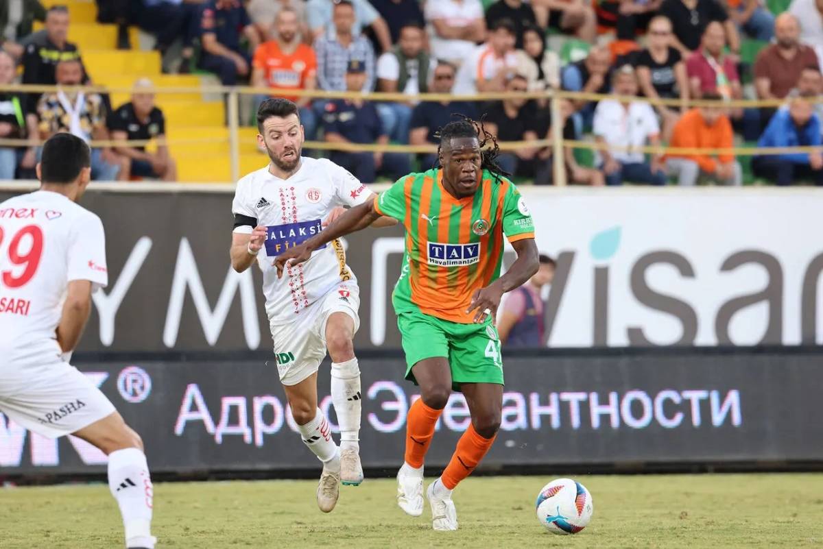 Antalyaspor ile Alanyaspor, Akdeniz derbisinde karşı karşıya geliyor