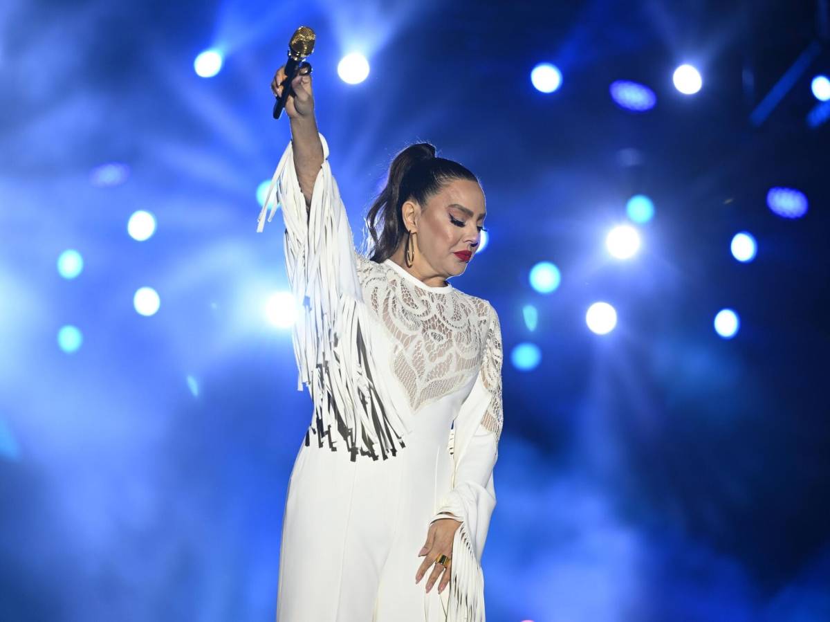 Yeni yılın ilk gecesine Ebru Gündeş imzası