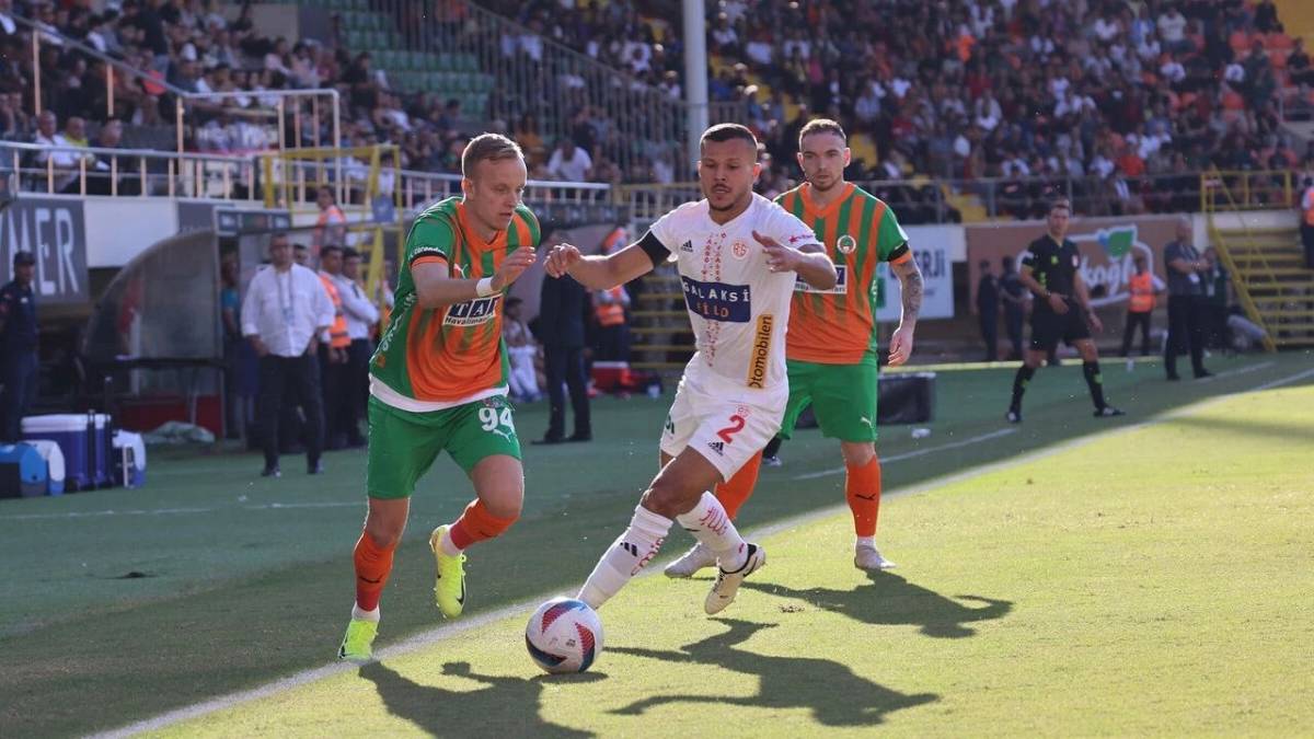 Antalyaspor ile Alanyaspor, Akdeniz derbisinde karşı karşıya geliyor