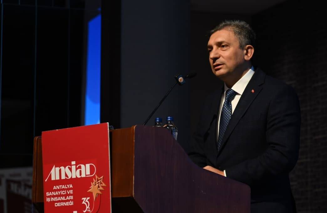 Antalya’da genç fikirler ödüllendirildi