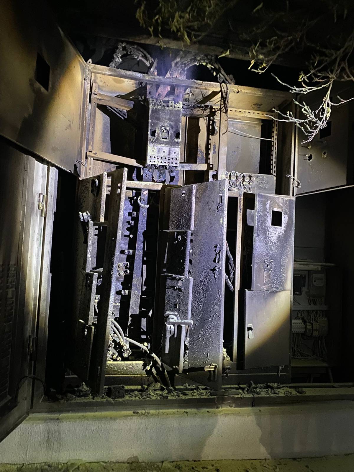 Elektrik trafosu patladı! Mahalle sakinleri panik yaşadı