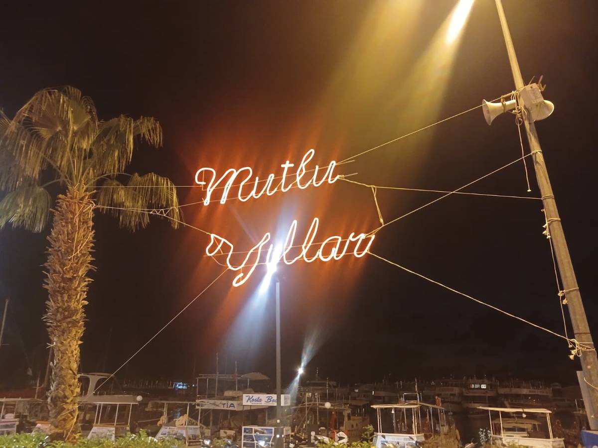 Kaş'ta yılbaşı hazırlıkları tamamlandı!