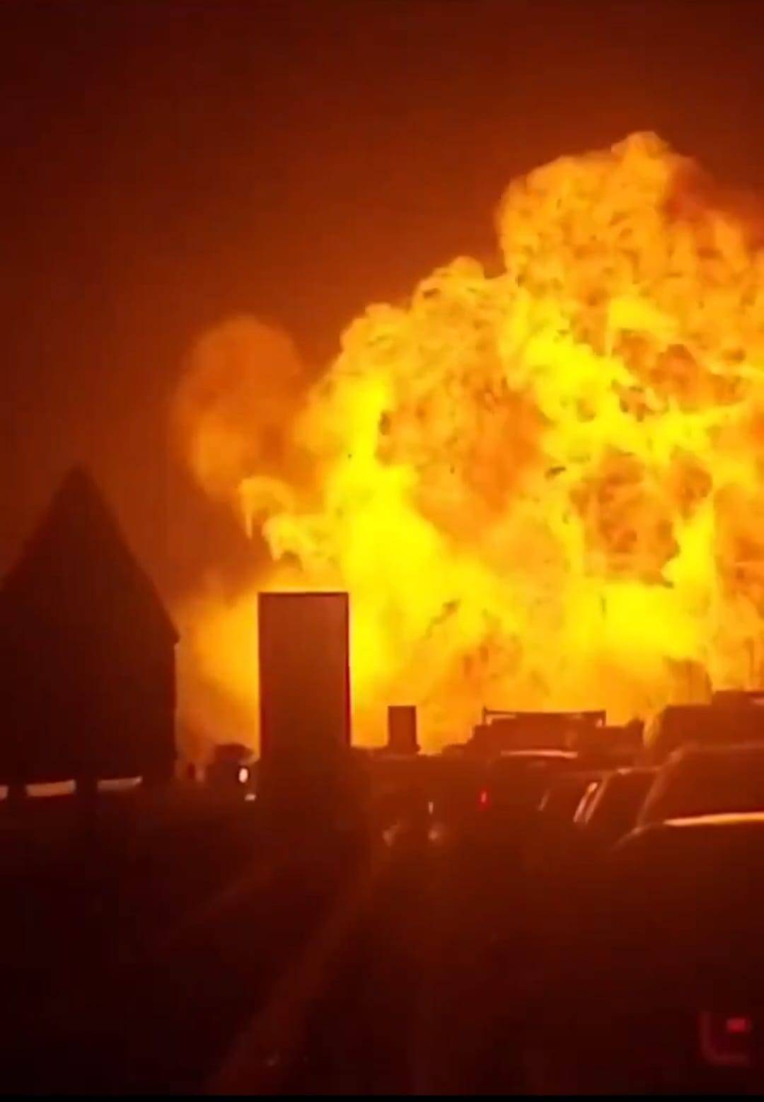 Yakıt tankeri patladı!