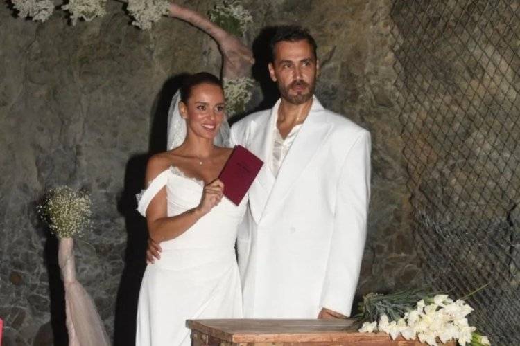 Oyuncu Bestemsu Özdemir anne oldu!