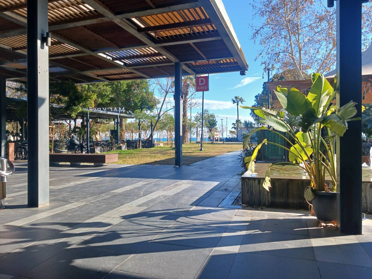 Antalya'da yeni yılın ilk günü Konyaaltı'nda geçti!