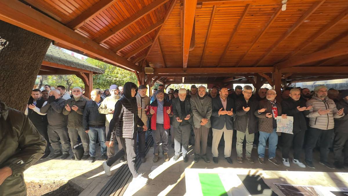 Dökülen göz yaşları aynı