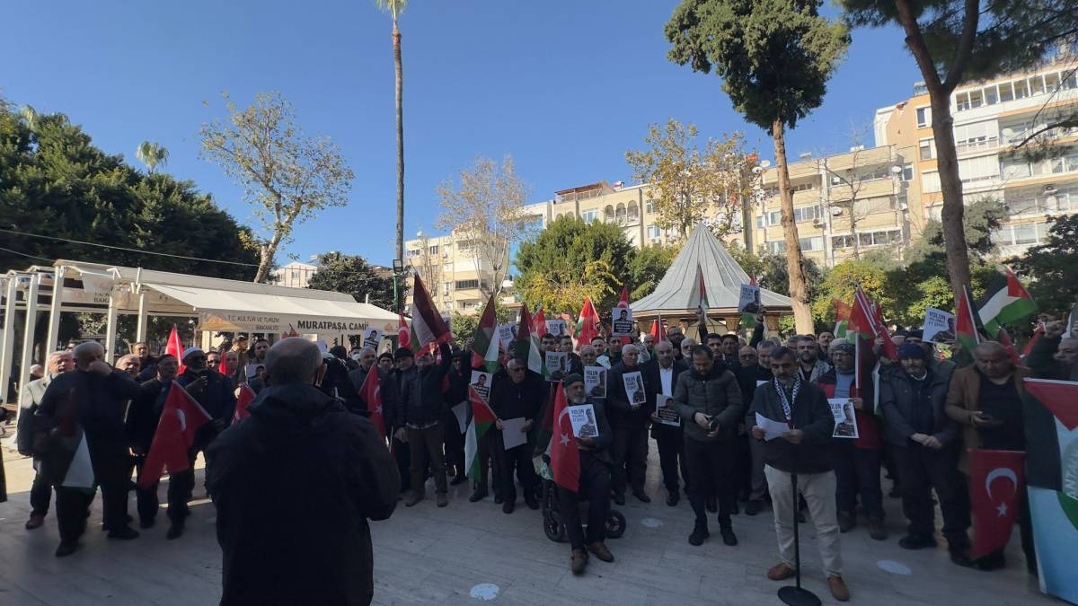 Dökülen göz yaşları aynı