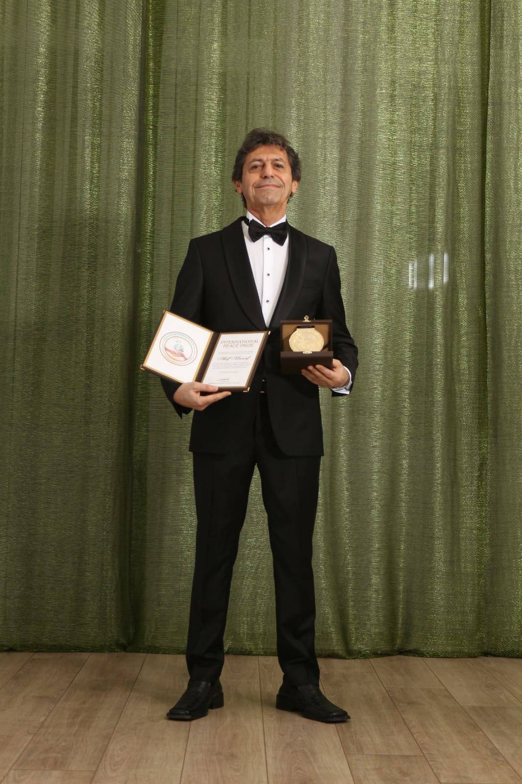 Dünyaca Ünlü Yazar Akif Manaf 2025 Yılı International Peace Prize Ödülü’nü Aldı