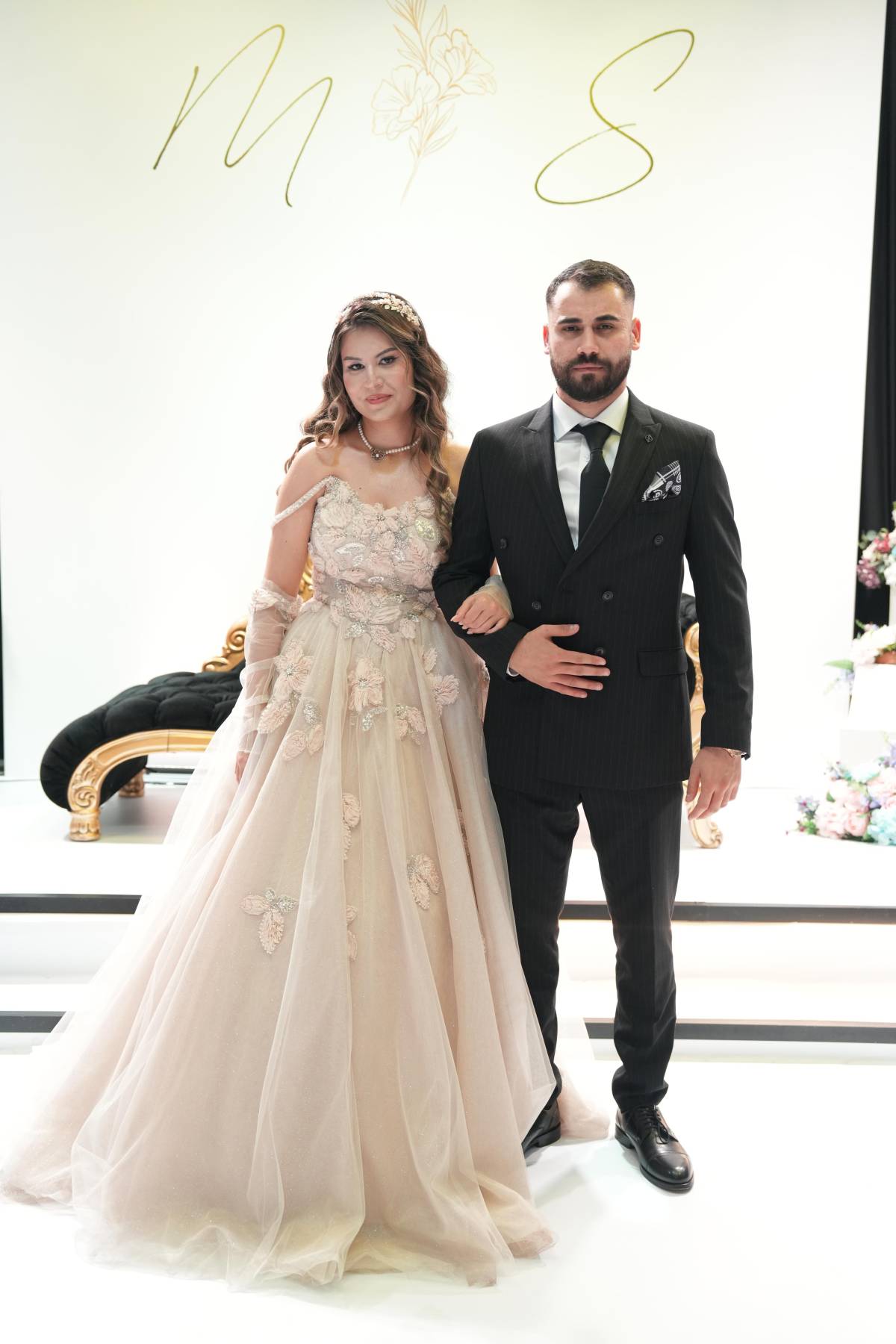 Süleyman Dede ile  Merve Minta nişanlandı