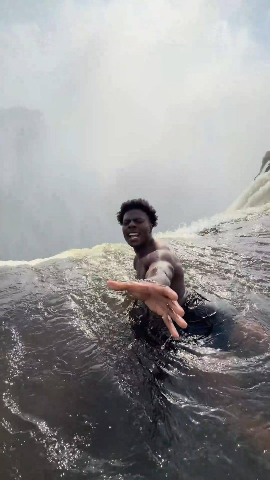 Dünyaca ünlü yayıncıdan korkutan görüntü!