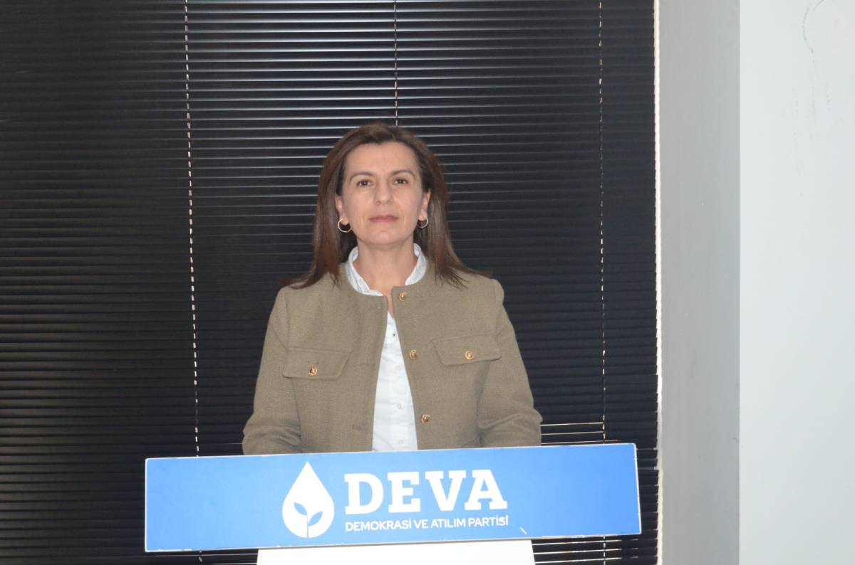 Arlıer “Bayrağımıza uzanan her el, milletimizin ortak vicdanını yaralamaktadır”