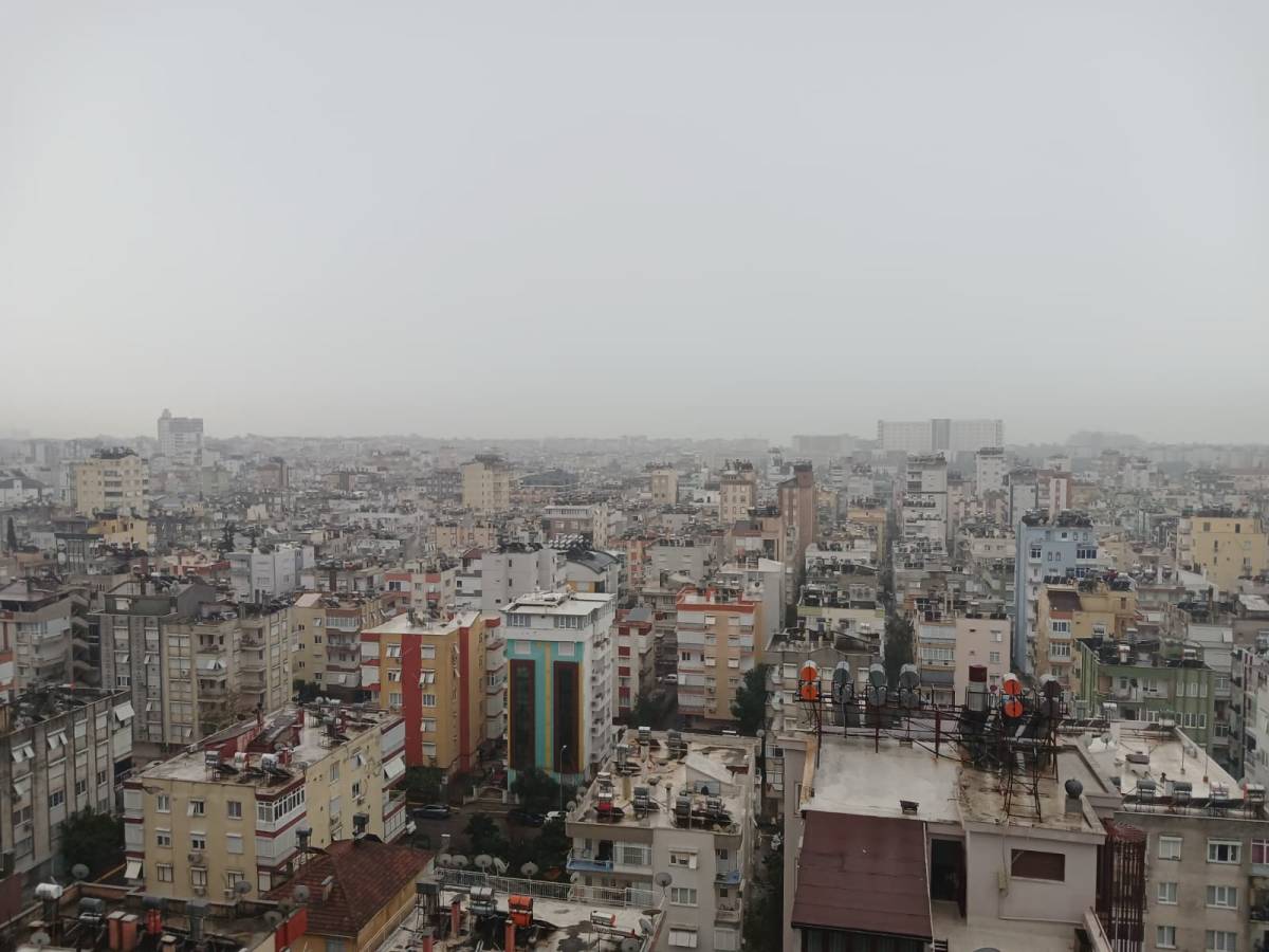 Antalya'da şiddetli yağmur etkili oluyor!