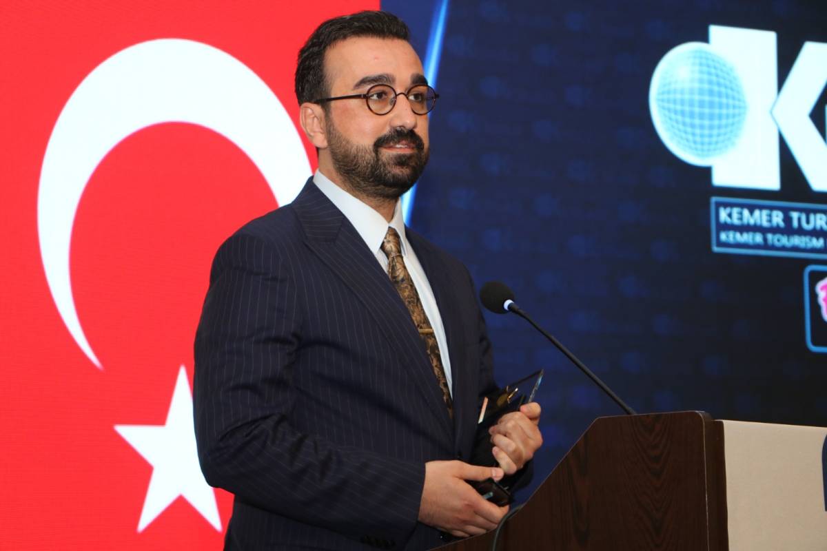 Kemer Devlet Hastanesi Başhekimi Dağlı'ya ödül verildi