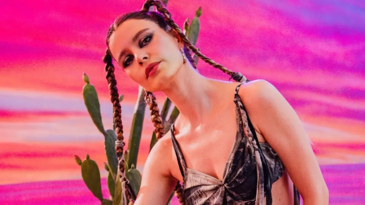 Beren Saat müzik dünyasına adım attı!