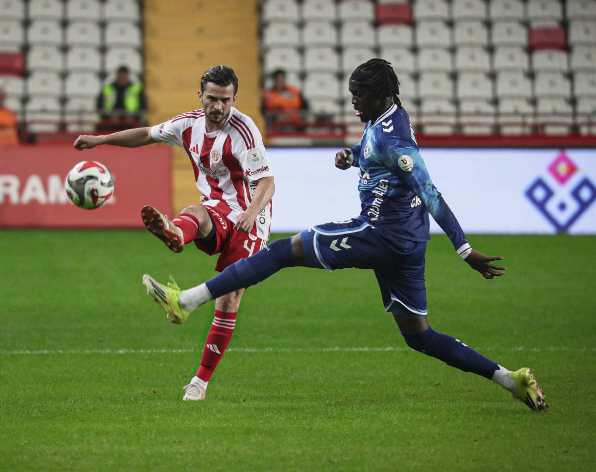 Antalyaspor, Samsunspor’u sahadan sildi!