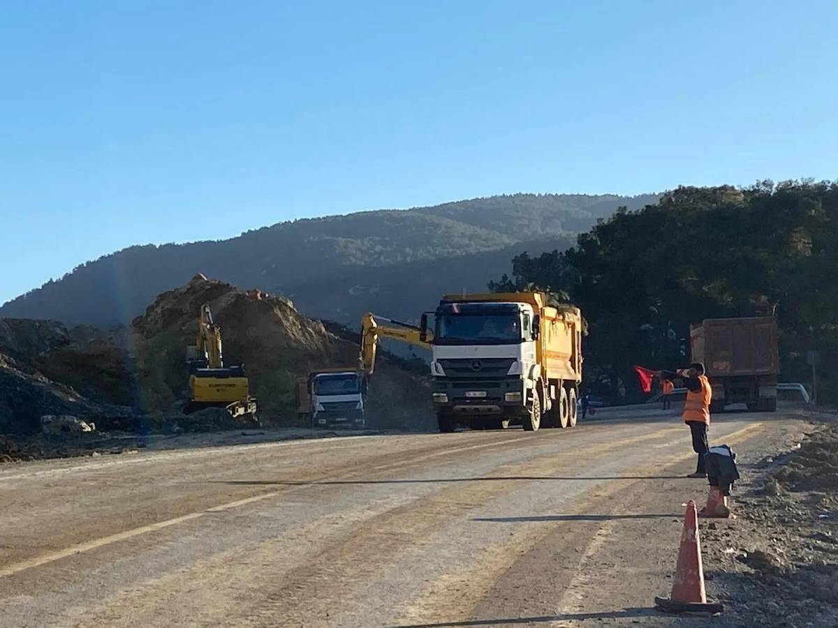 Elmalı–Finike Yolu’nda çalışmalar aralıksız sürüyor