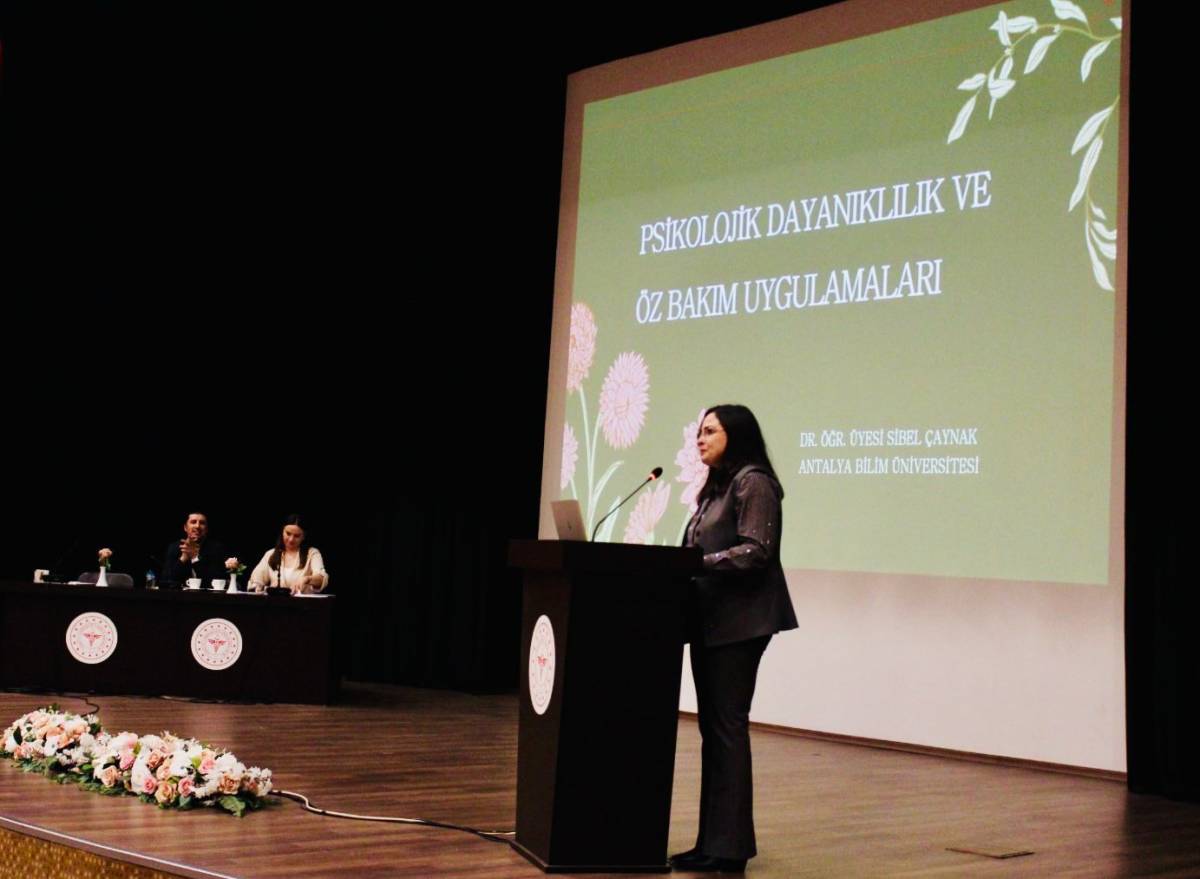 Sağlık çalışanlarına yönelik “Etkili İletişim ve Mesleki Motivasyon” paneli gerçekleştirildi