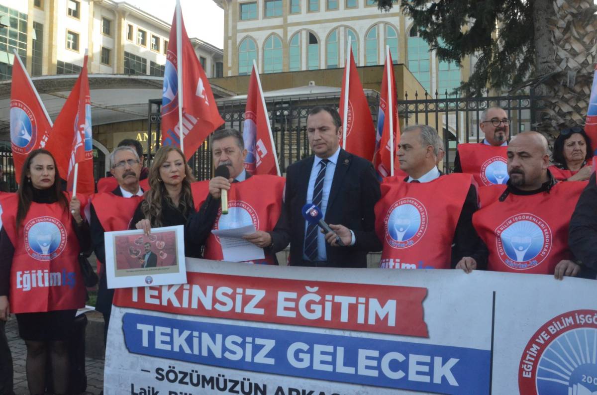 Antalya’da eylemde partkart tutan 4 Sendika üyesine soruşturma