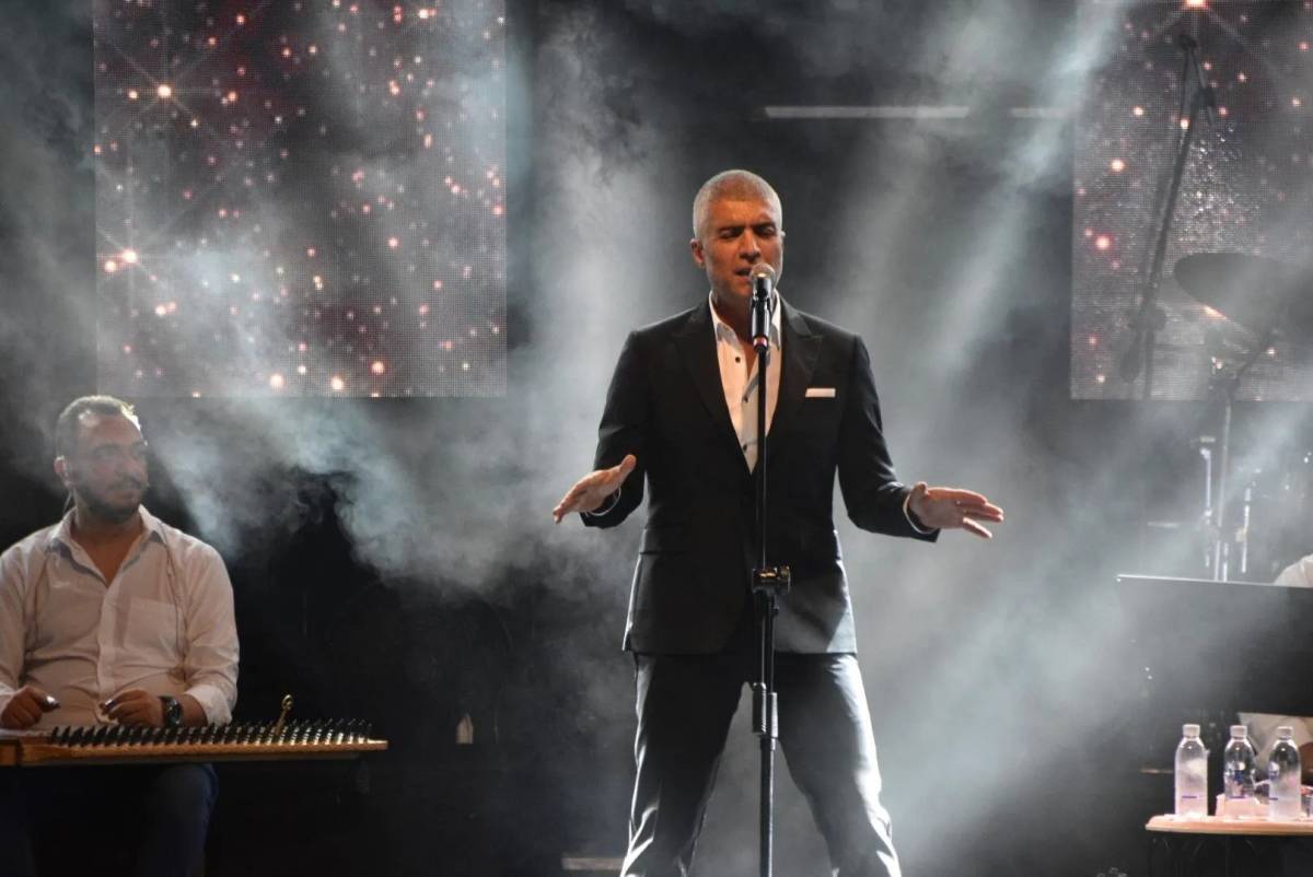 Derya Bedavacı, Özcan Deniz ve Gökhan Tepe aynı sahnede!