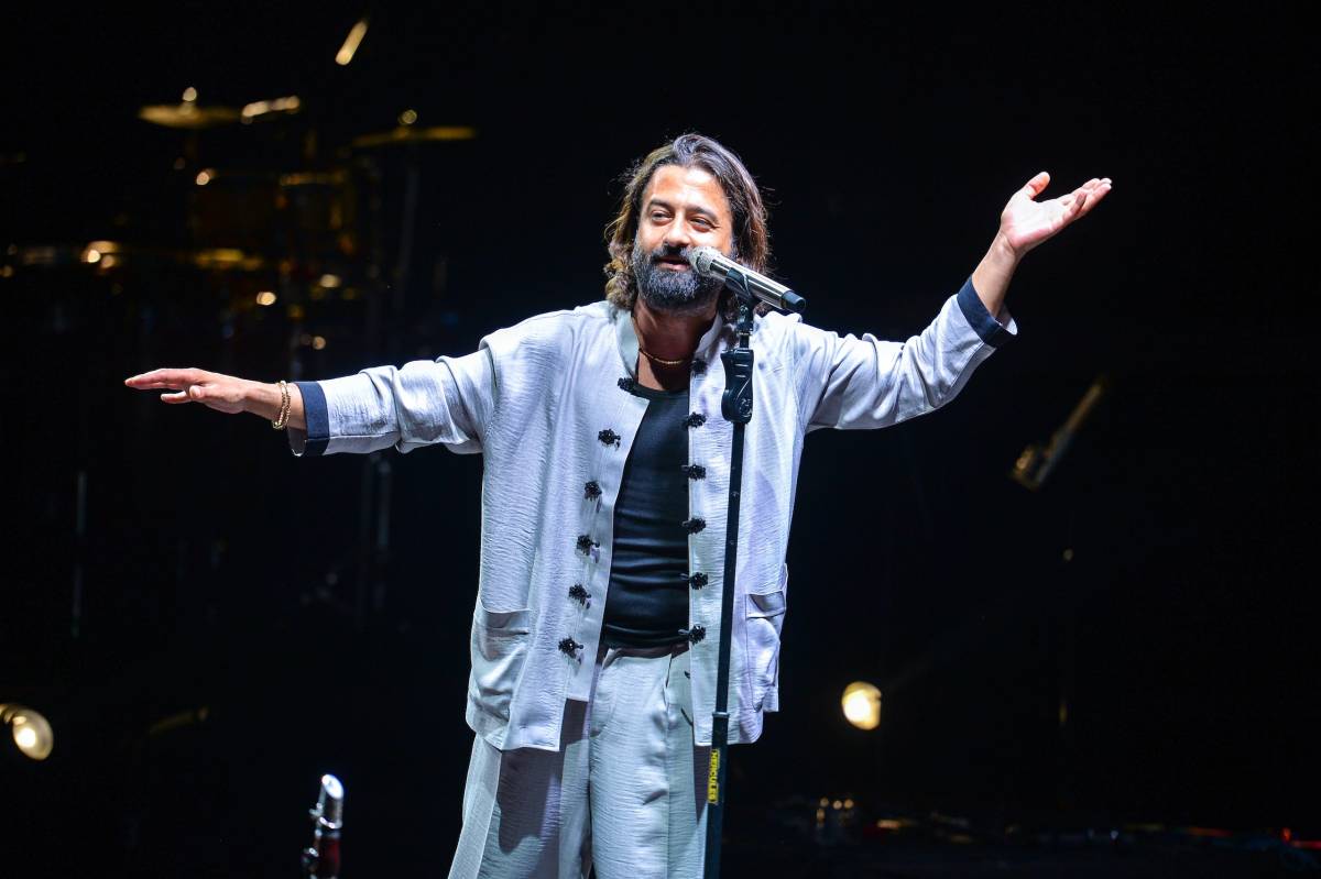 Koray Avcı ve Ebru Gündeş’den bayram konseri