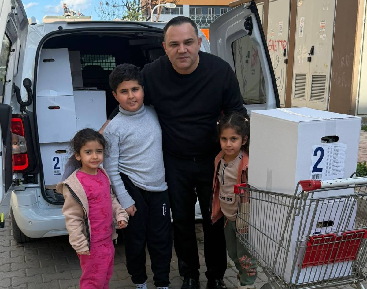 15 yıldır süren gelenek! Barış Kurucu’dan 2000 aileye yardım kolisi