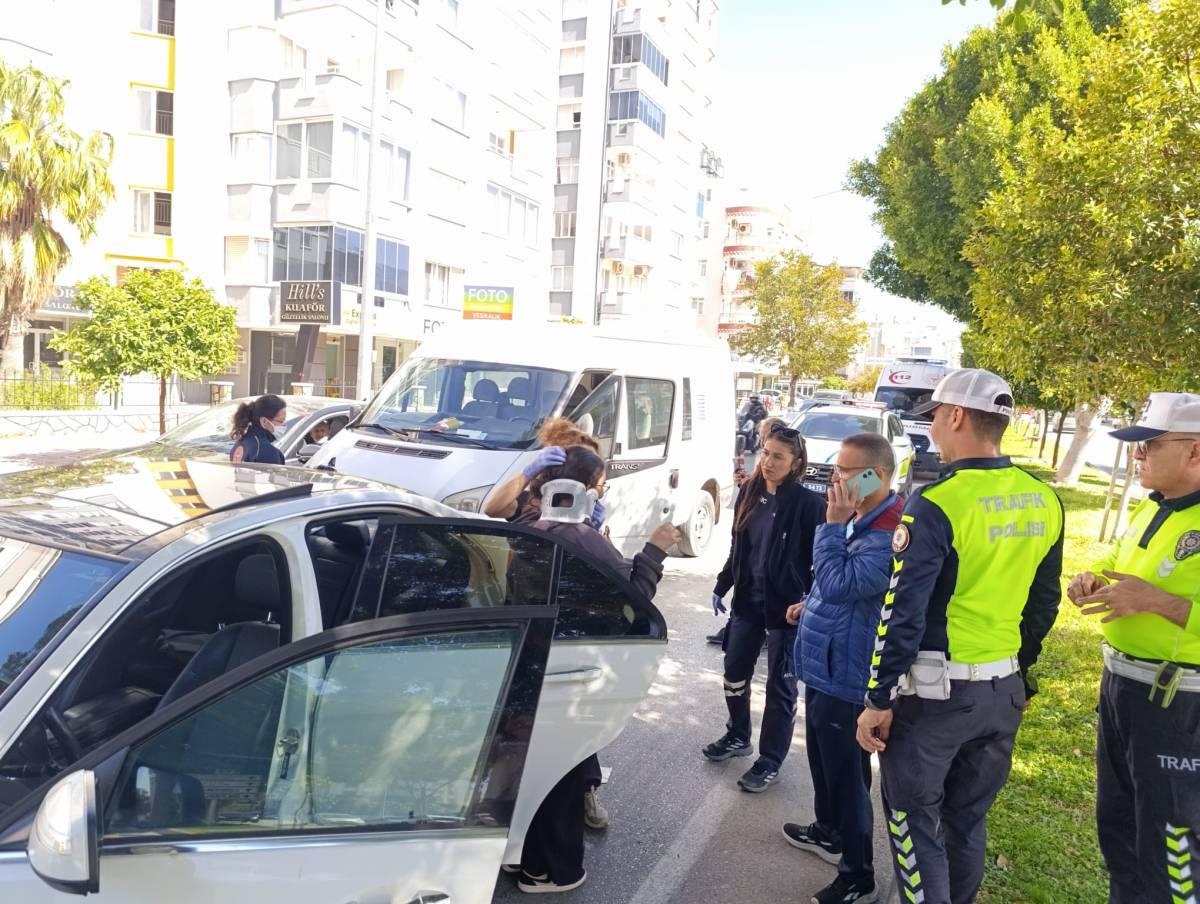 Bülent Ecevit Bulvarı’nda zincirleme kaza: 1 Yaralı