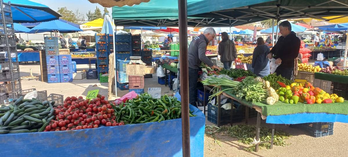 Antalya'da semt pazarlarında sebze fiyatları uçtu!
