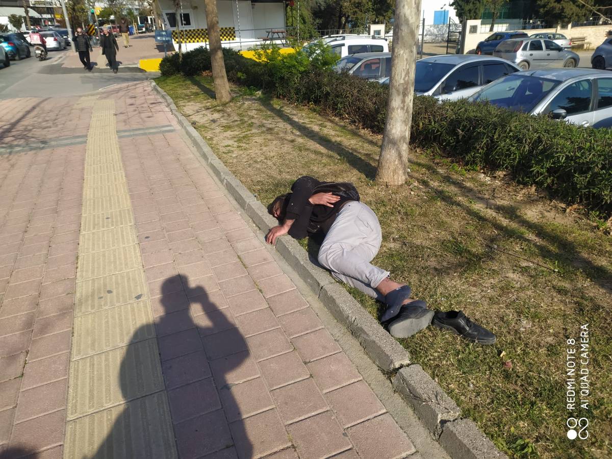 Antalya’da yol kenarında baygın halde yatan kişi endişe yarattı