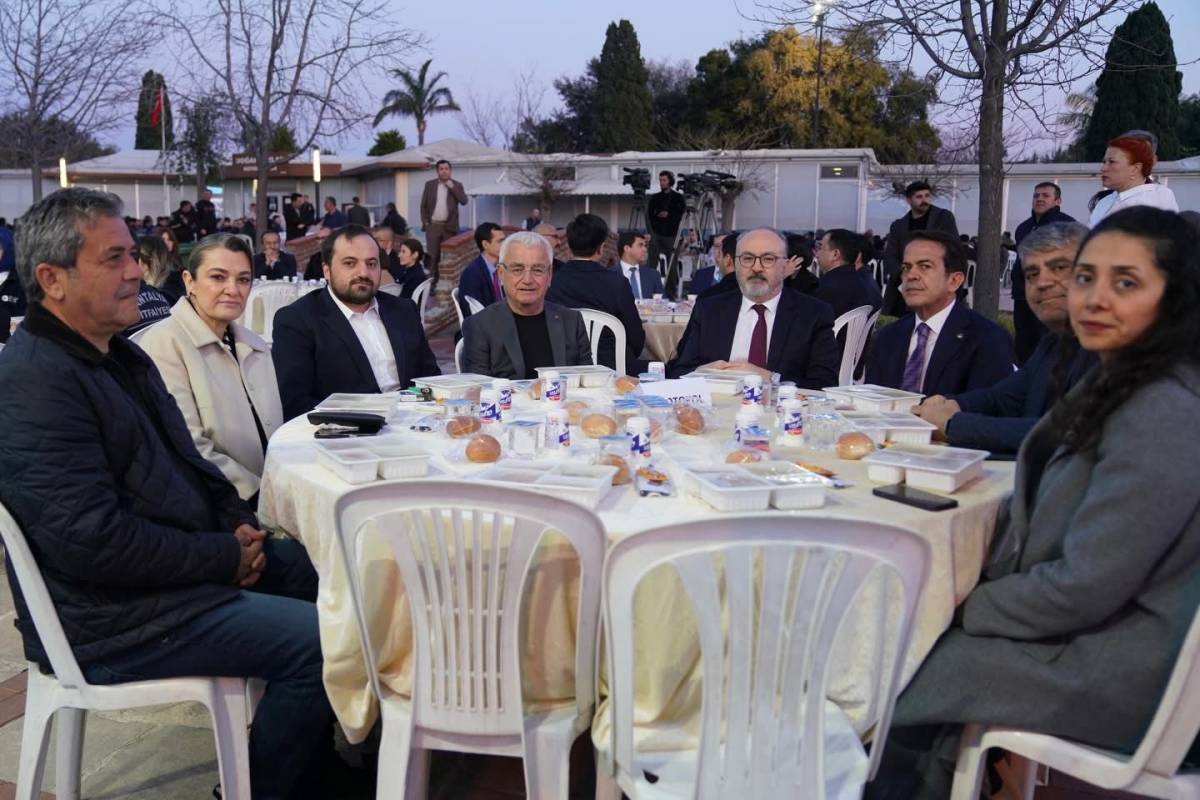 Antalya'da dikkat çeken kare! Bu fotoğraf çok konuşulur