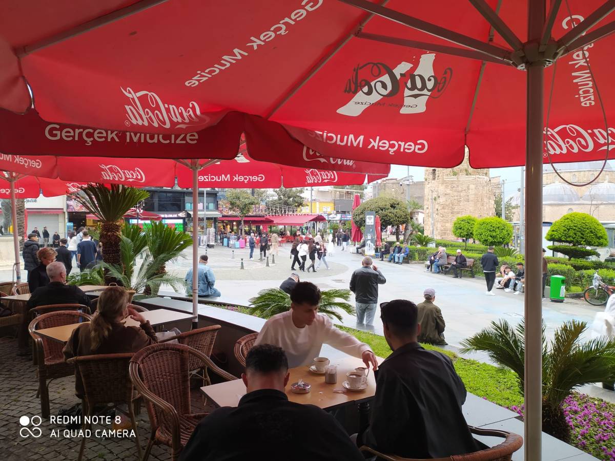 Antalya’da bayramın ilk gününde beklenen yoğunluk oluşmadı