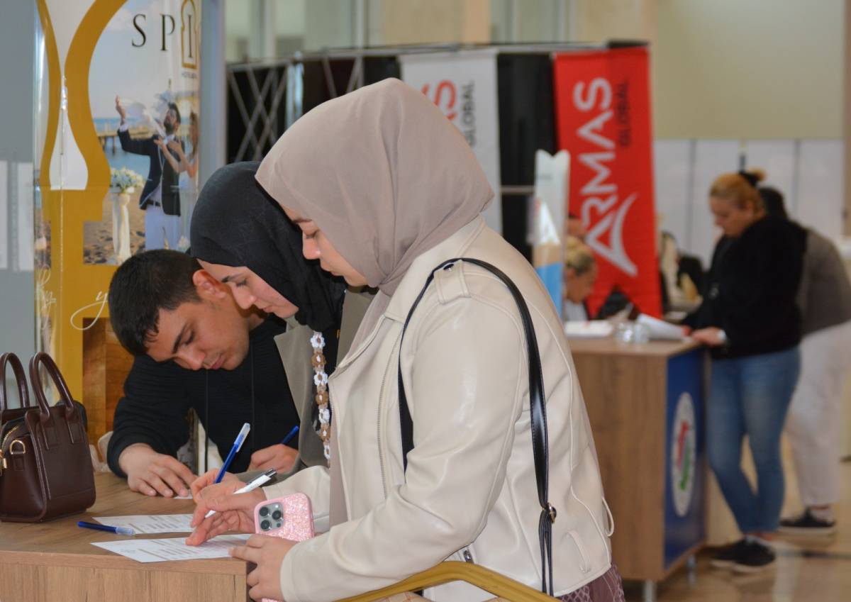 Kepez'de turizmde iş verenlerle iş arayanlar buluştu