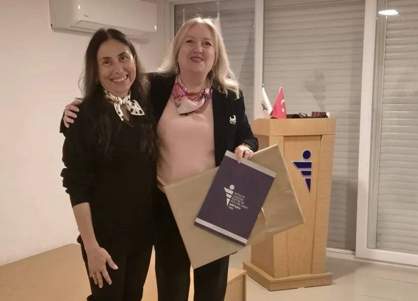 Sevgi diliyle Anayasayı konuşmak