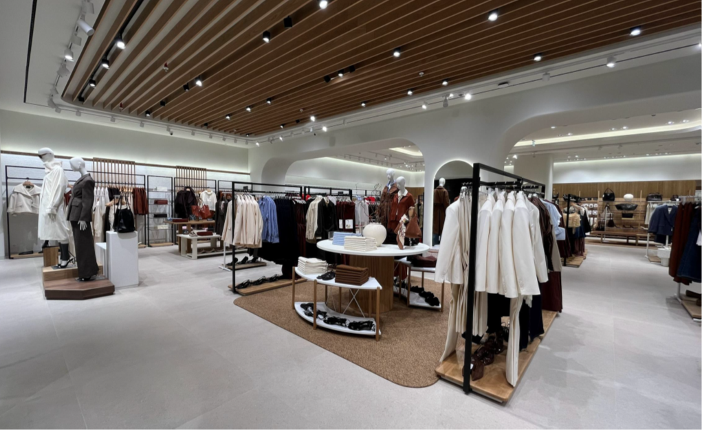 Mango, Antalya TerraCity mağazasını New Med konseptiyle yeniledi