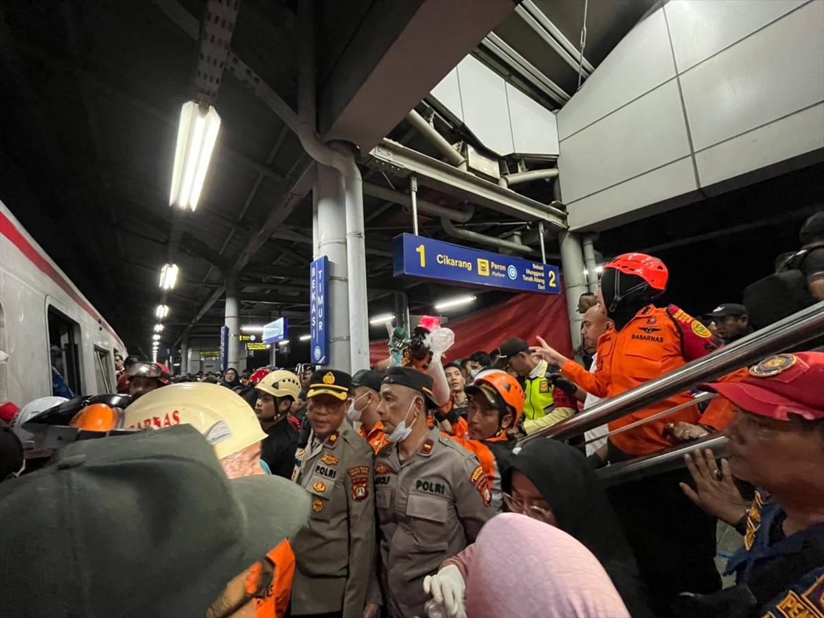 Tren kazasında can kaybı 14'e yükseldi!