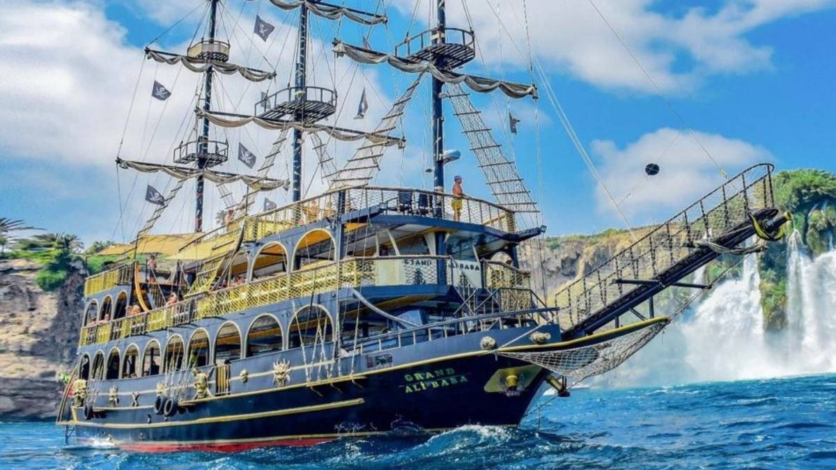 Antalya’da tekne turu fiyatları uçuşa geçti! 2026 sezonunda ne kadar oldu?
