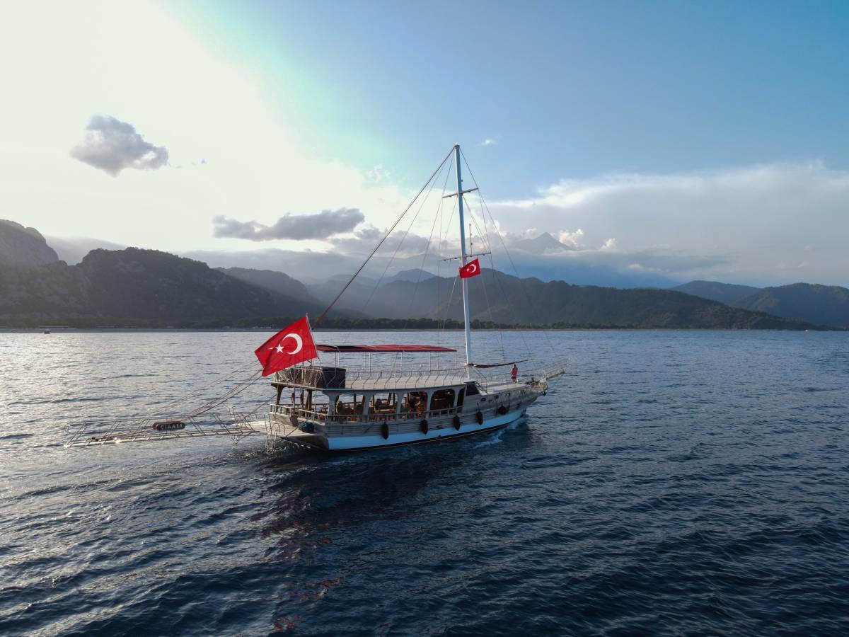 Antalya’da tekne turu fiyatları uçuşa geçti! 2026 sezonunda ne kadar oldu?