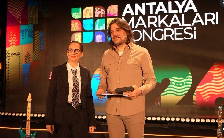 Antalya’dan dünya sahnesine! Cem Köksal’ın hedefi “Dünyanın en iyi gitarı Türkiye’den çıkacak”