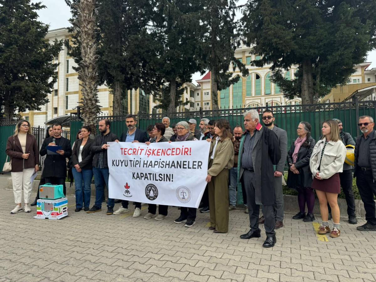 Antalya Adliyesi önünde kritik çağrı