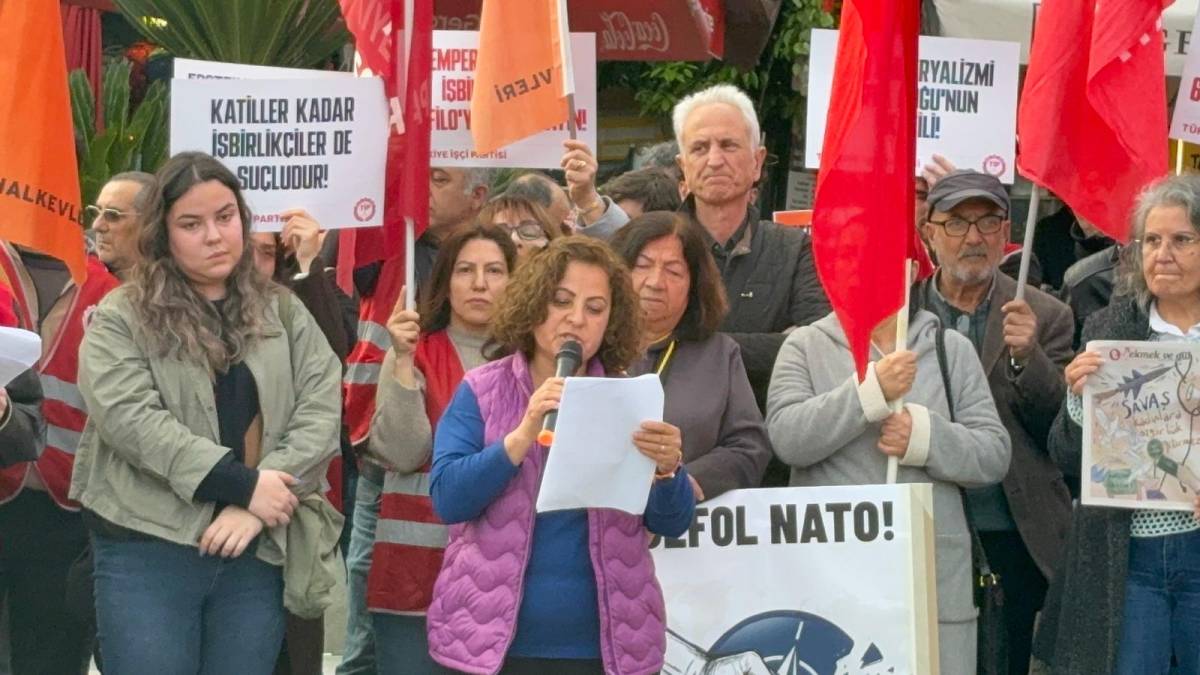 Antalya’da Attalos Meydanı’nda savaş karşıtı eylem