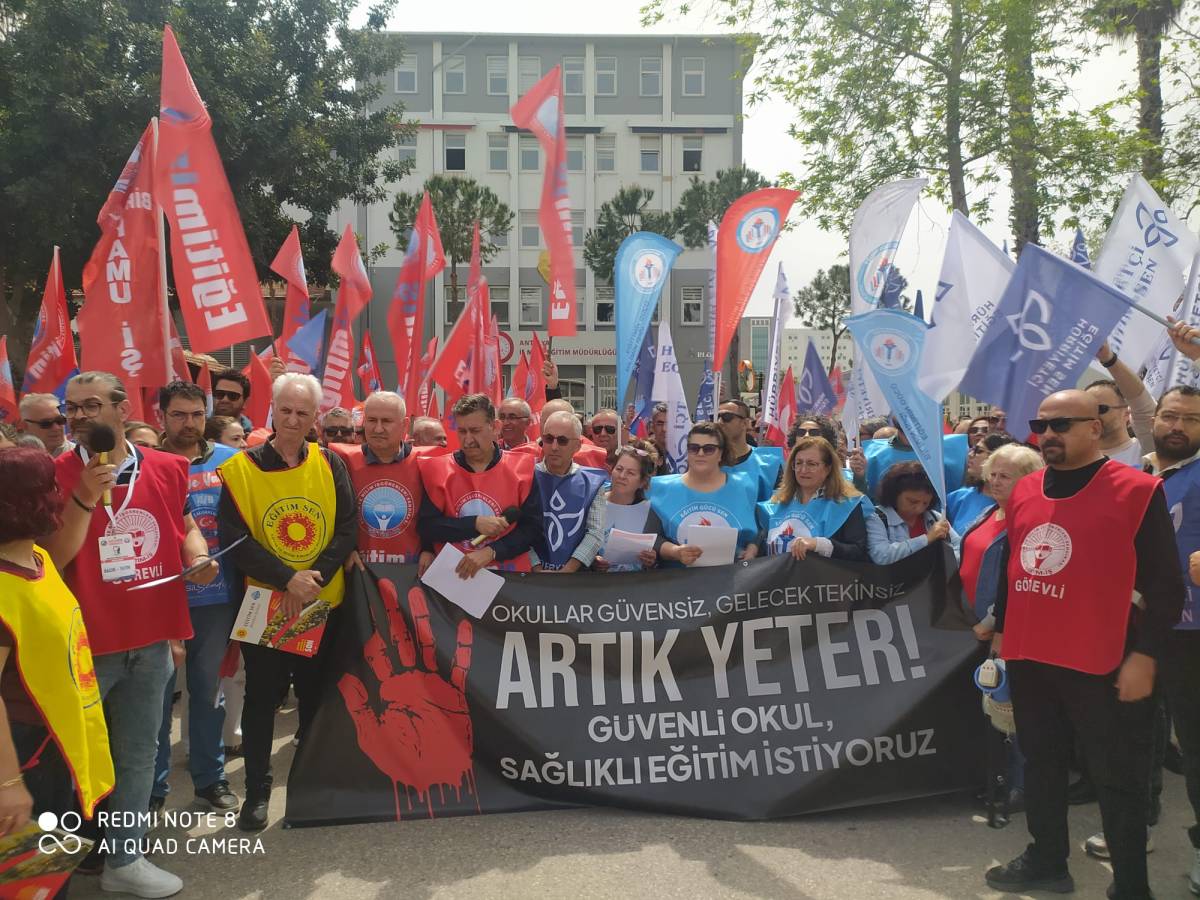 Antalya’da eğitim sendikaları şiddete tepki gösterdi