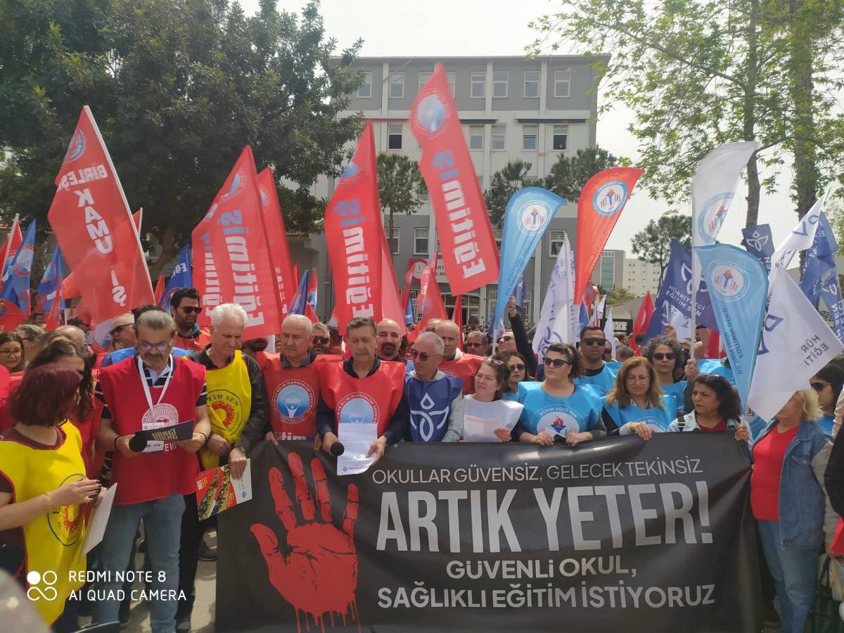Antalya’da eğitim sendikaları şiddete tepki gösterdi