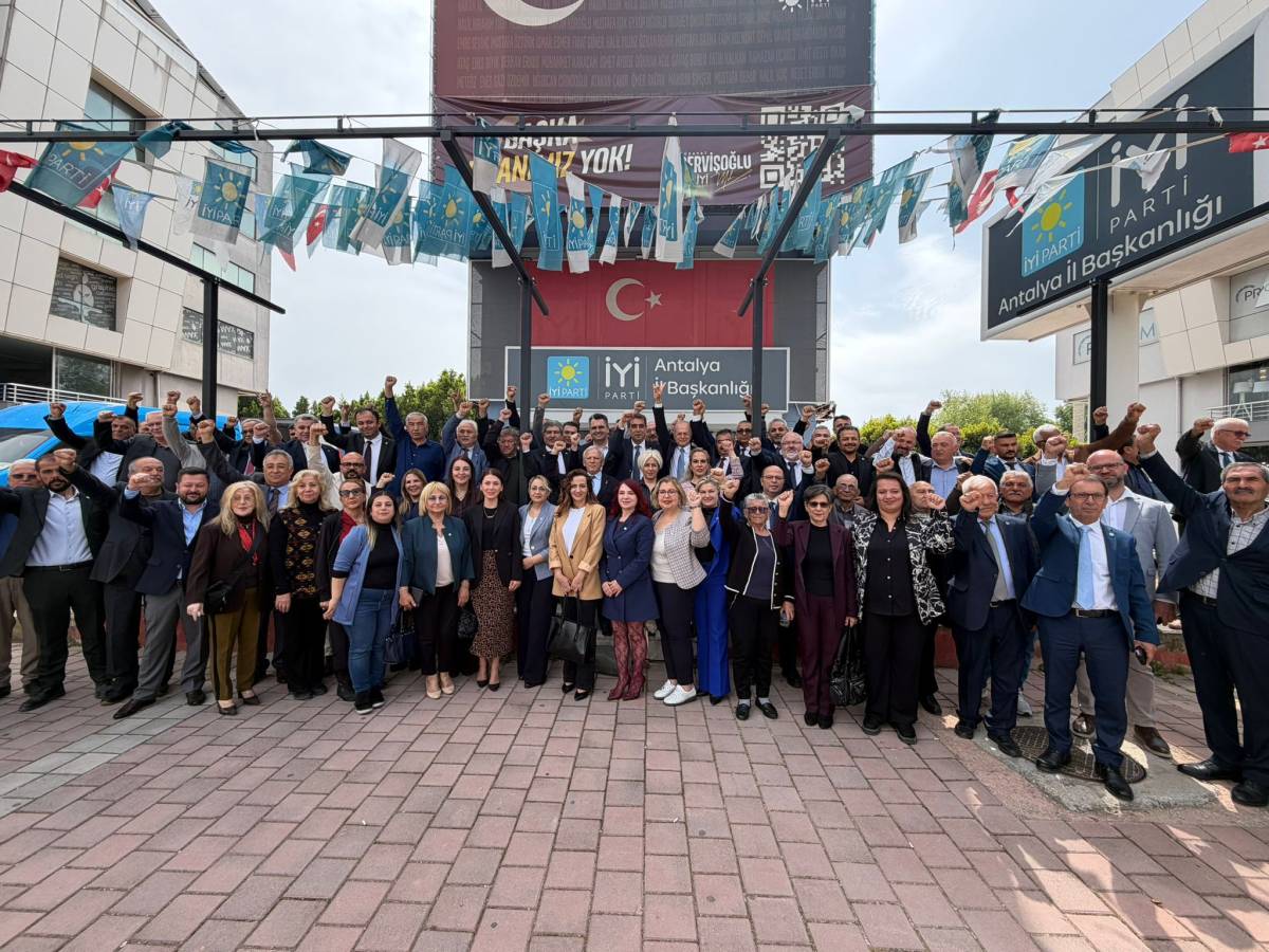 İYİ Partili Burak Dalgın Antalya’da hal ve seralarda inceleme yaptı