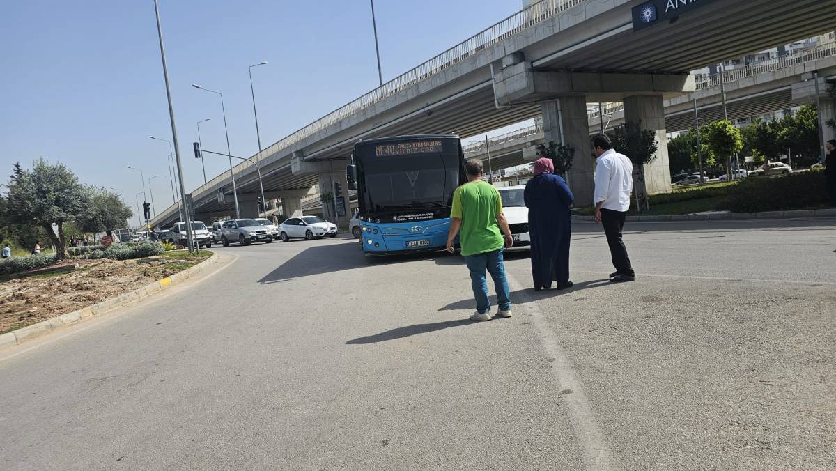 Akdeniz Üniversitesi önünde trafik kazası!