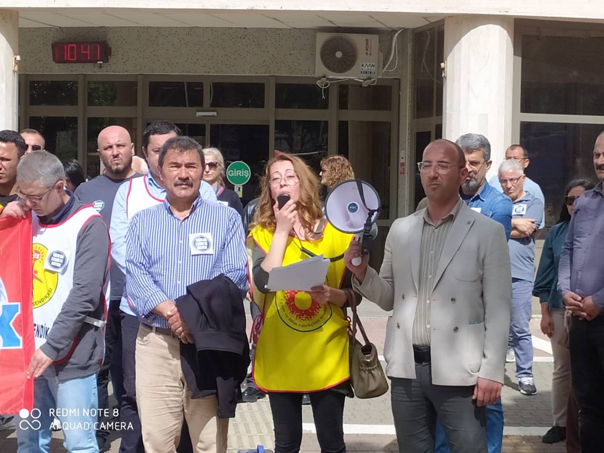 Antalya’da büro emekçileri iş bıraktı