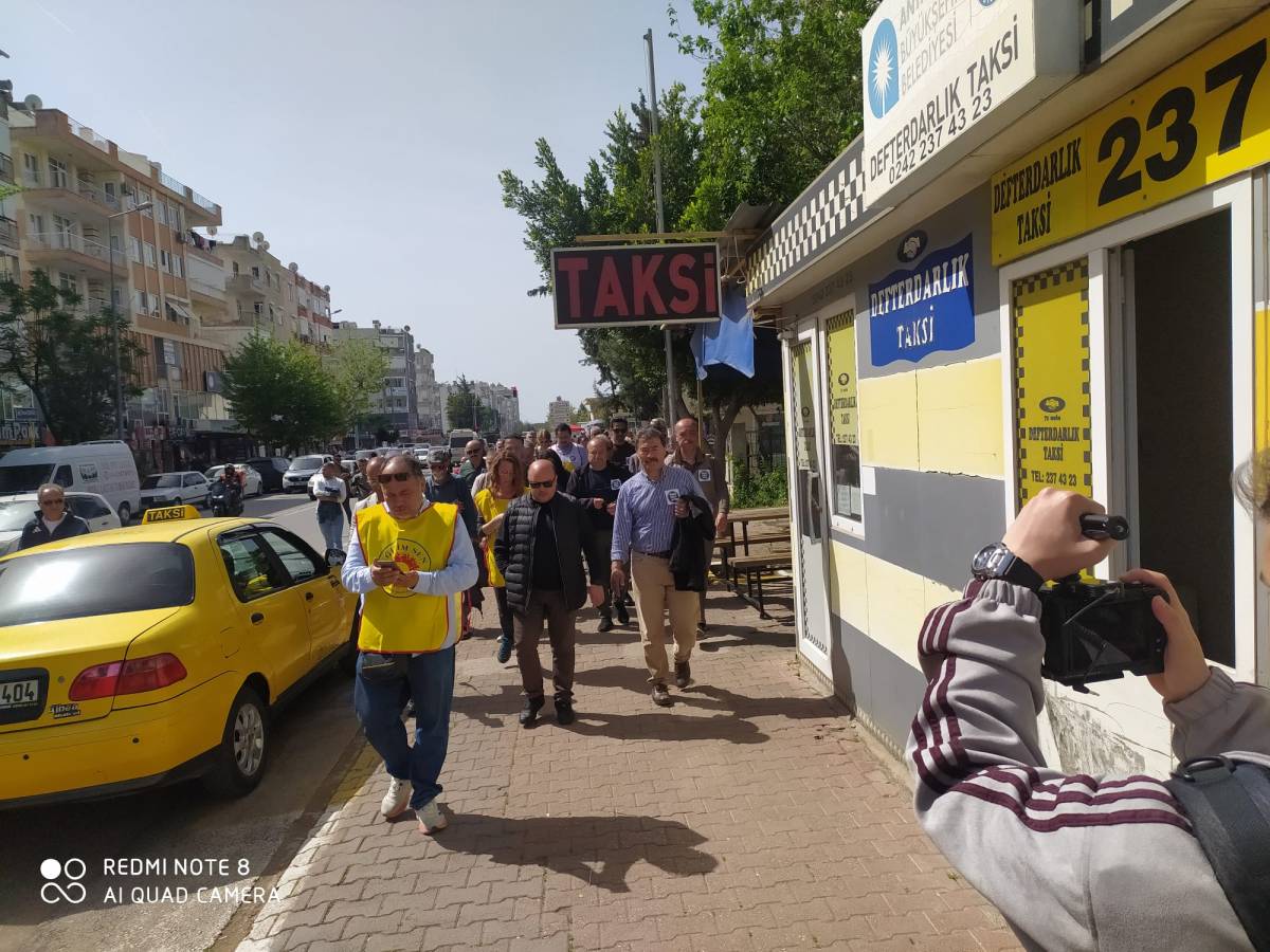 Antalya’da büro emekçileri iş bıraktı